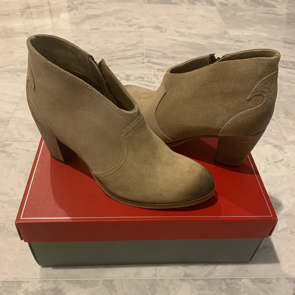EUC Johnston Murphy tan suede ankle booties 8 8.5